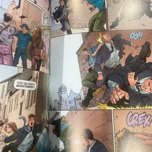 Call of Duty: Black Ops 4 The Official Comic Collection Book Activision New - Picture 3 of 3